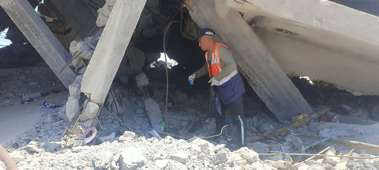 استمرار جهود محاربة القوارض في مدينة جباليا