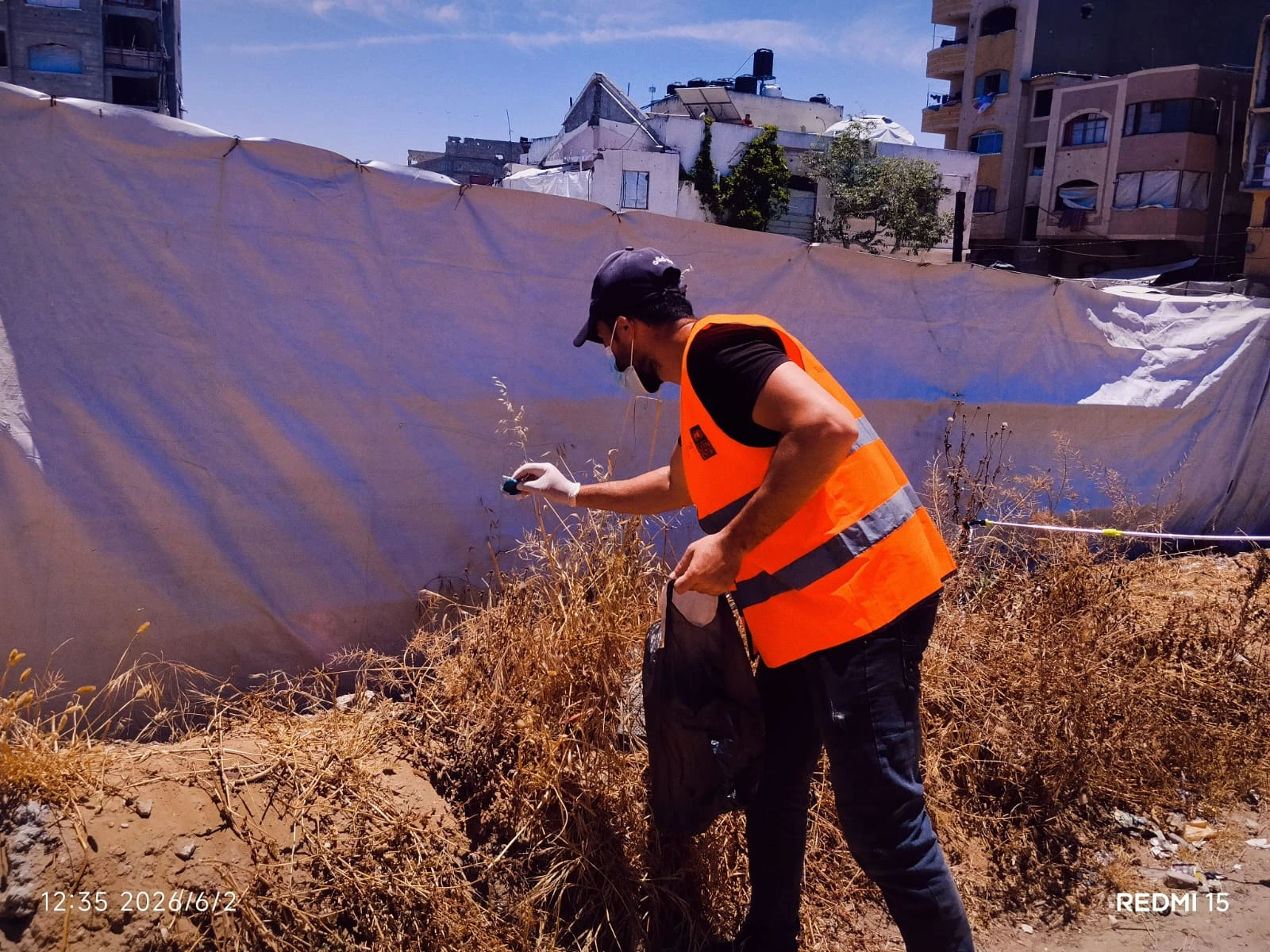 استمرار جهود محاربة القوارض في مدينة جباليا